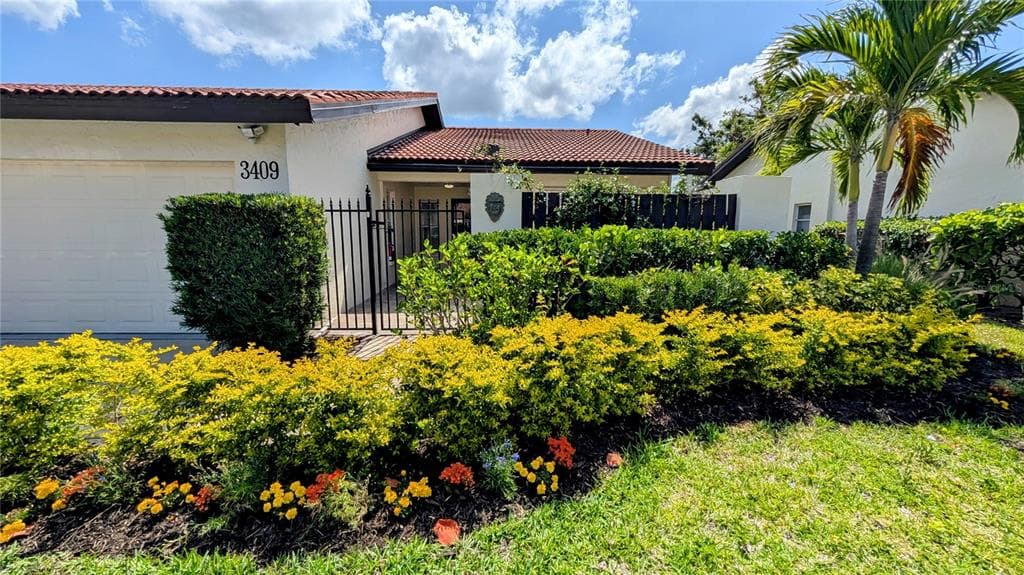 3409 MONTILLA COURT UNIT 8410 - 2bd/2ba - $339,000 - SARASOTA, FL