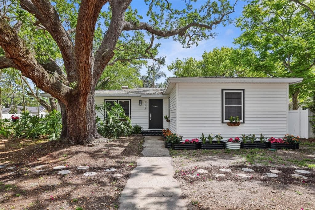559 SCOTLAND STREET - 3bd/2ba - $799,000 - DUNEDIN, FL