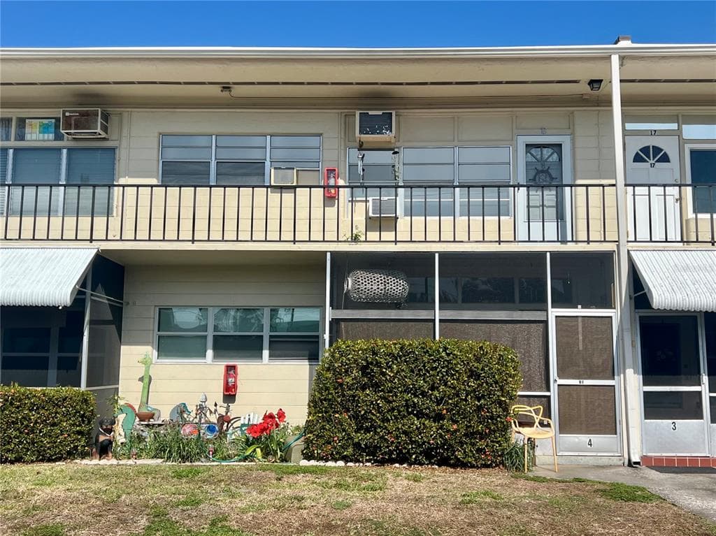 4001 58TH STREET N UNIT 18 - 1bd/1ba - $80,000 - KENNETH CITY, FL