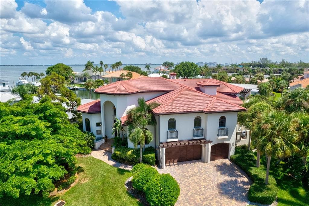 524 SCHOONER LANE - 4bd/5ba - $4,300,000 - LONGBOAT KEY, FL