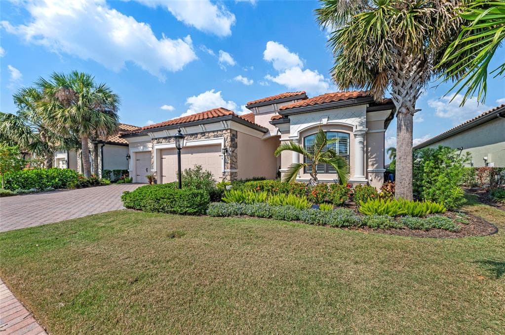 7044 WHITTLEBURY TRAIL - 4bd/2ba - $879,000 - BRADENTON, FL