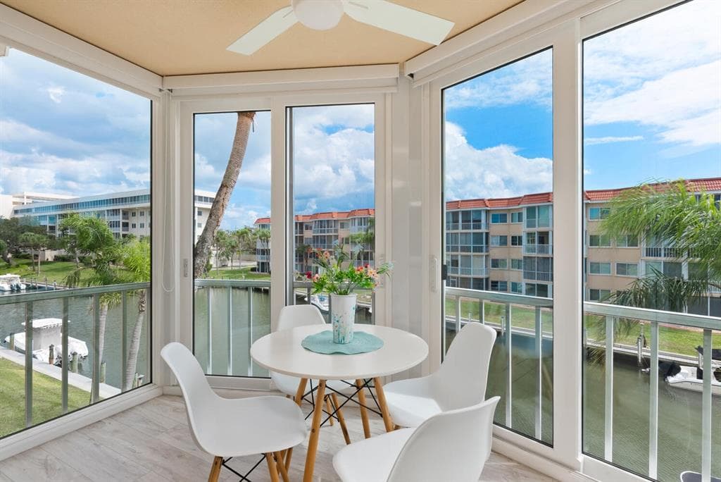 1250 N PORTOFINO DRIVE UNIT 304 - 1bd/2ba - $449,900 - SARASOTA, FL