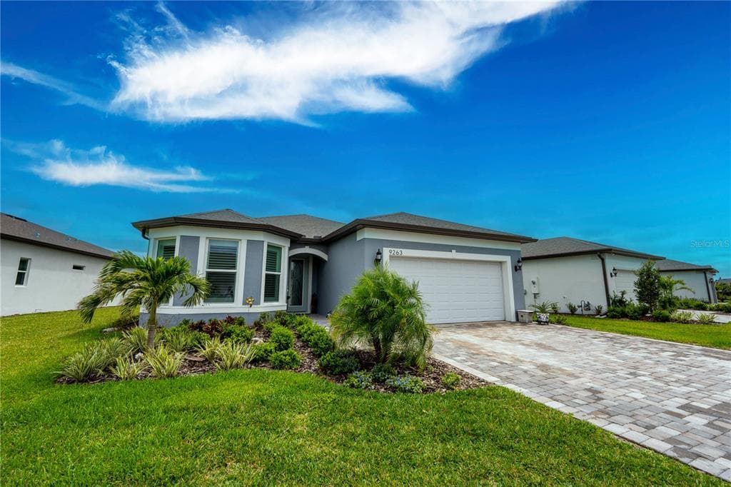 9263 BARRIER COAST TRAIL - 3bd/2ba - $595,000 - PARRISH, FL