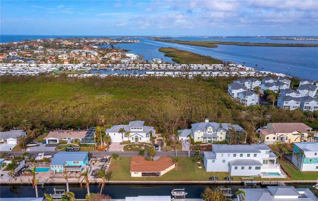 780 JUNGLE QUEEN WAY - 2bd/1ba - $795,000 - LONGBOAT KEY, FL