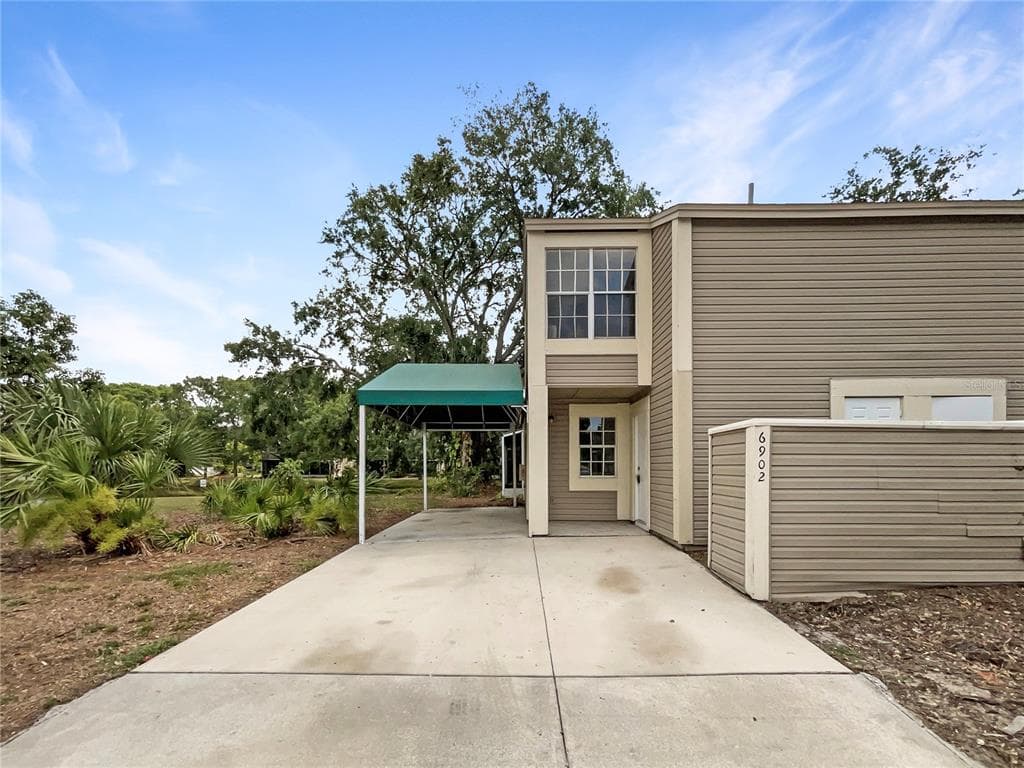 6902 LAKEVIEW COURT - 2bd/3ba - $191,000 - TAMPA, FL