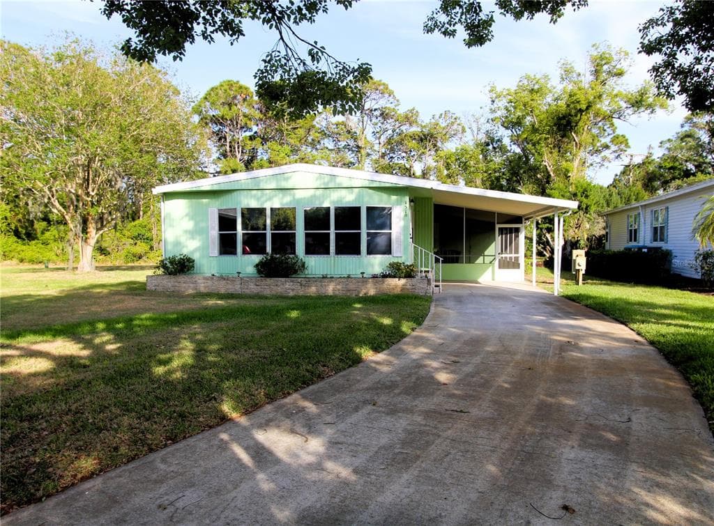 151 APACHE COURT - 2bd/2ba - $205,000 - OAK HILL, FL