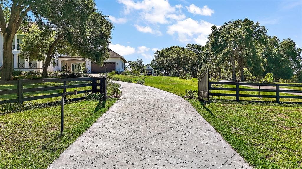6905 CLAYTON STREET - 4bd/3ba - $1,195,000 - MOUNT DORA, FL