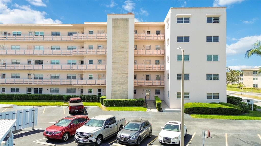 5623 80TH STREET N UNIT 202 - 2bd/2ba - $125,000 - ST PETERSBURG, FL