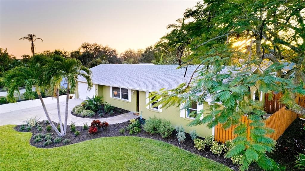 1010 68TH STREET NW - 3bd/2ba - $595,000 - BRADENTON, FL