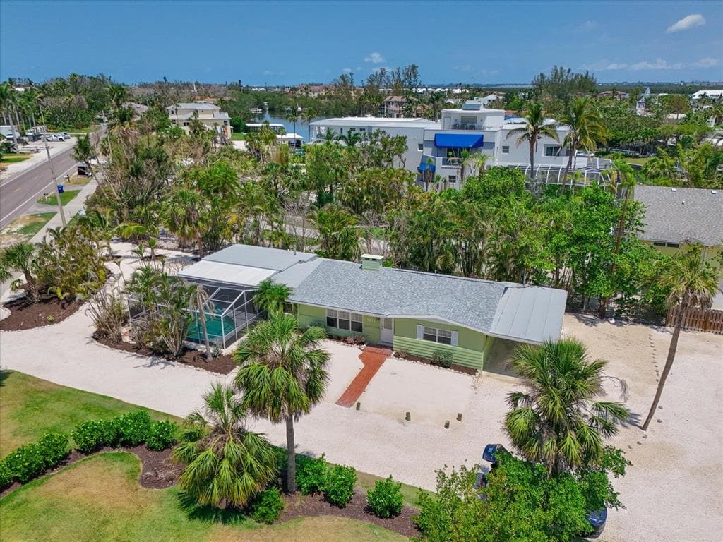 5924 GULF OF MEXICO DRIVE - 2bd/2ba - $949,000 - LONGBOAT KEY, FL