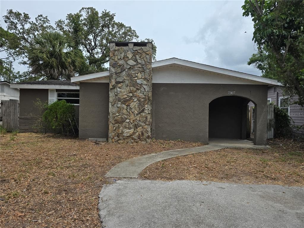 7305 50TH AVENUE N - 4bd/2ba - $340,000 - ST PETERSBURG, FL