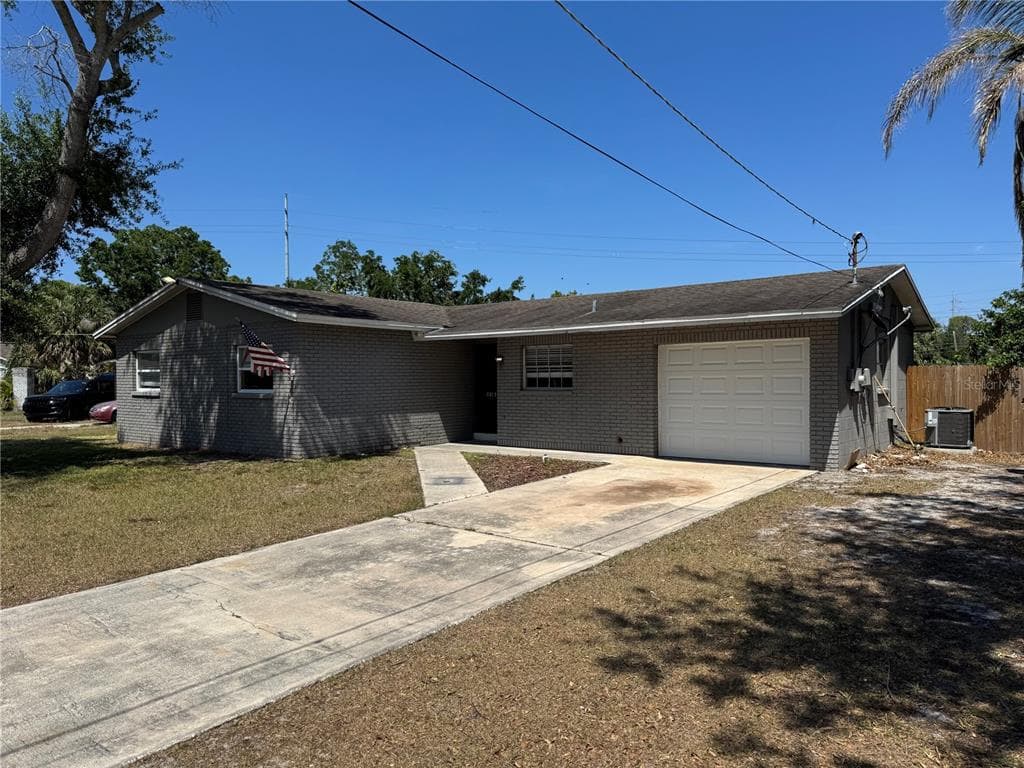 5813 OXFORD DRIVE - 3bd/2ba - $284,900 - TAMPA, FL