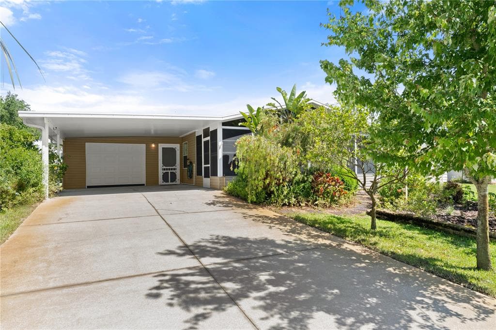 291 NAVAJO DRIVE - 2bd/2ba - $298,000 - OAK HILL, FL