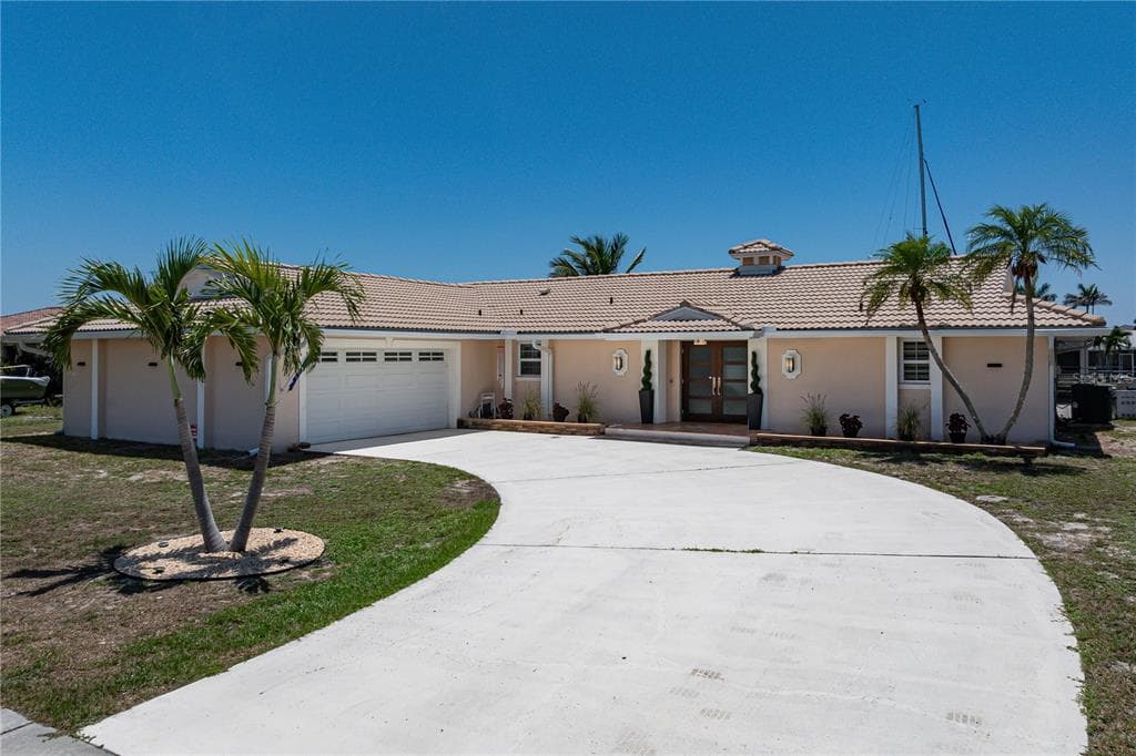 259 FIELDS TERRACE - 4bd/4ba - $669,000 - PORT CHARLOTTE, FL