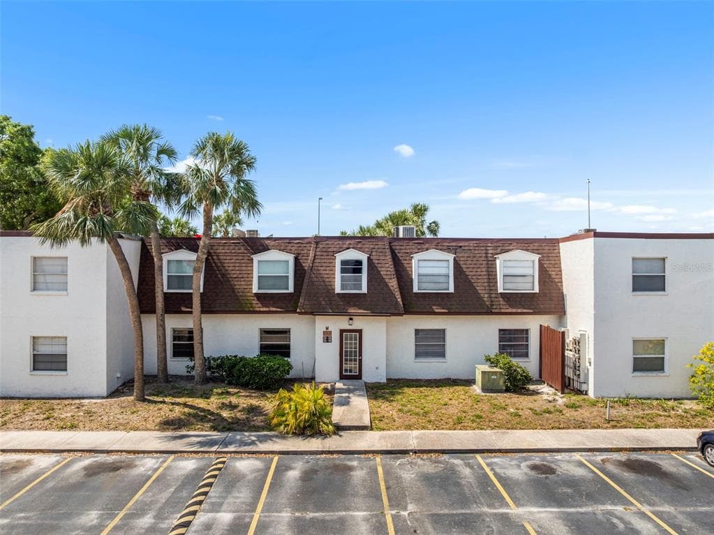 9130 TUDOR DRIVE UNIT M105 - 2bd/1ba - $139,900 - TAMPA, FL