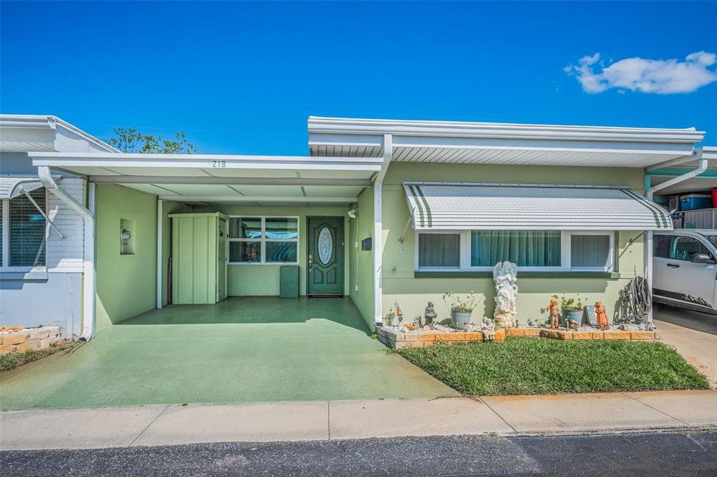 250 ROSERY ROAD NW UNIT 218 - 1bd/1ba - $150,000 - LARGO, FL