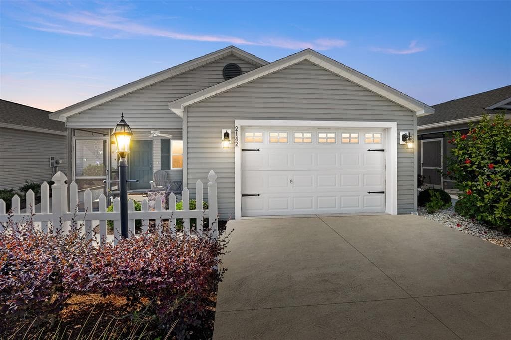 2142 WEBER COURT - 2bd/2ba - $259,999 - THE VILLAGES, FL