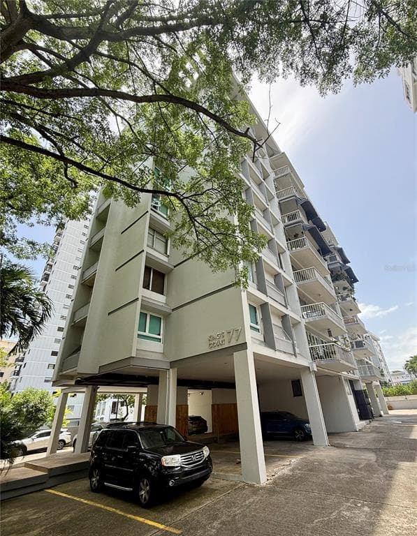 77 KINGS COURT UNIT 202 - 3bd/2ba - $625,000 - SAN JUAN, PR