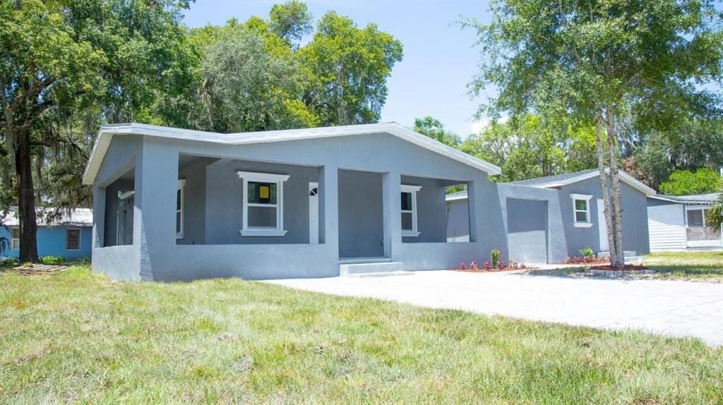 1605 N ORANGE STREET - 4bd/2ba - $425,000 - MOUNT DORA, FL