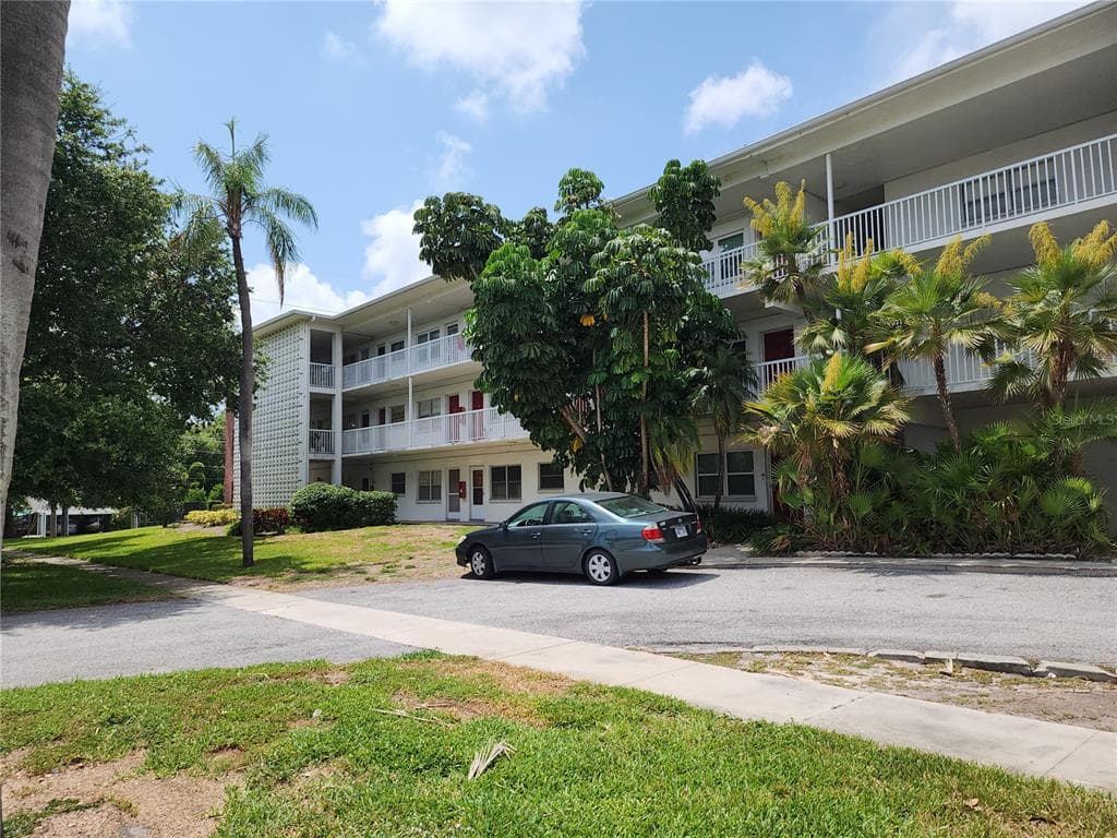 5155 9TH AVENUE N UNIT 206 B - 1bd/1ba - $99,900 - ST PETERSBURG, FL