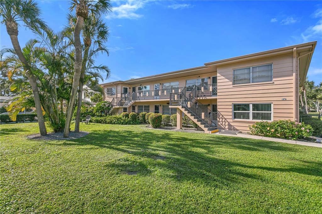 216 36TH AVENUE N UNIT 202B - 2bd/1ba - $285,000 - ST PETERSBURG, FL