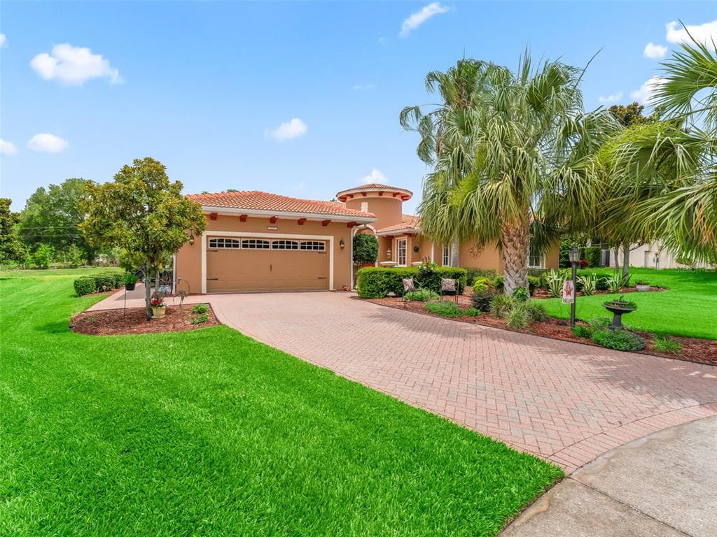 5235 ISLAND TERRACE COURT - 3bd/3ba - $599,900 - LADY LAKE, FL