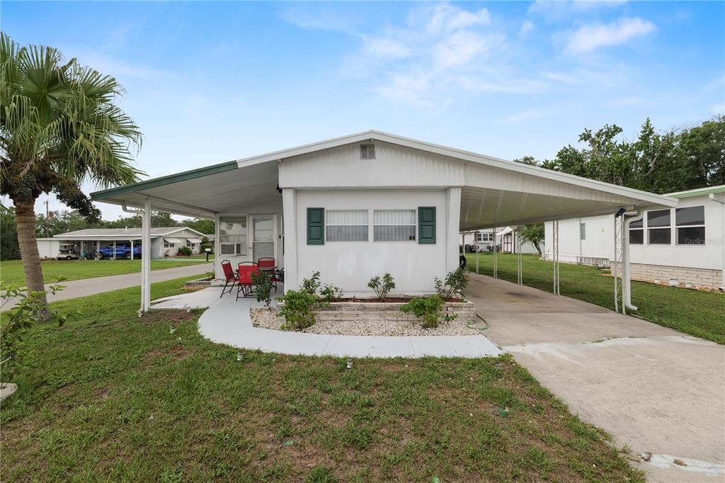 1823 BLUE LAKE DRIVE - 2bd/2ba - $56,000 - LAKELAND, FL
