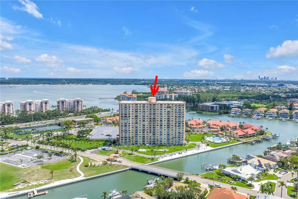 4900 BRITTANY DRIVE S UNIT 611 - 2bd/2ba - $299,000 - ST PETERSBURG, FL