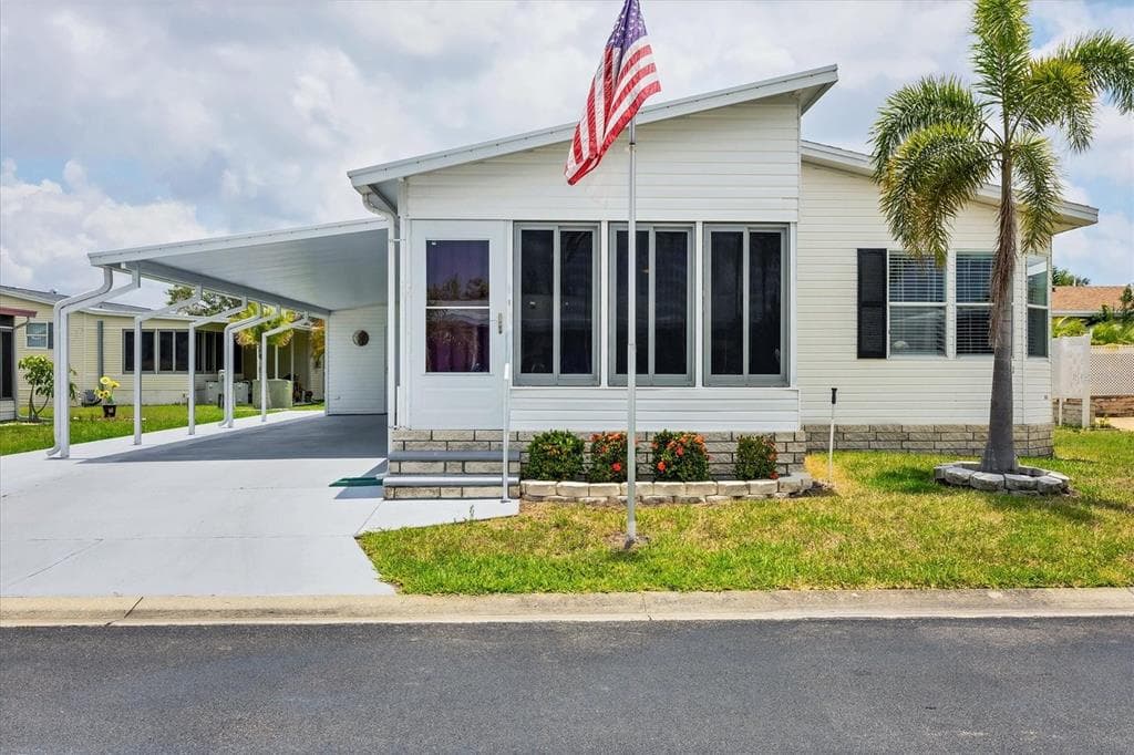 5707 45TH STREET E UNIT 261 - 2bd/2ba - $230,000 - BRADENTON, FL