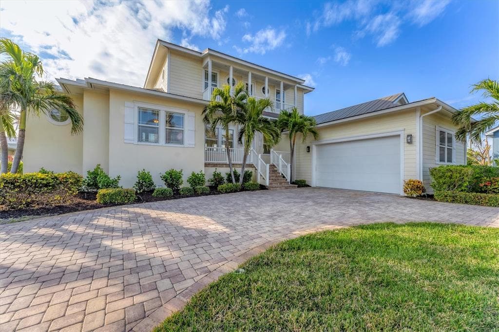 634 KEY ROYALE DRIVE - 4bd/4ba - $3,050,000 - HOLMES BEACH, FL
