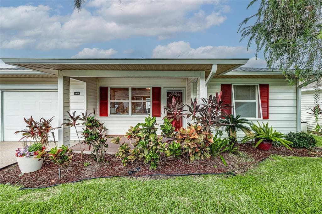 4926 PLEASANT HOLLOW TRAIL - 2bd/2ba - $220,000 - LAKELAND, FL
