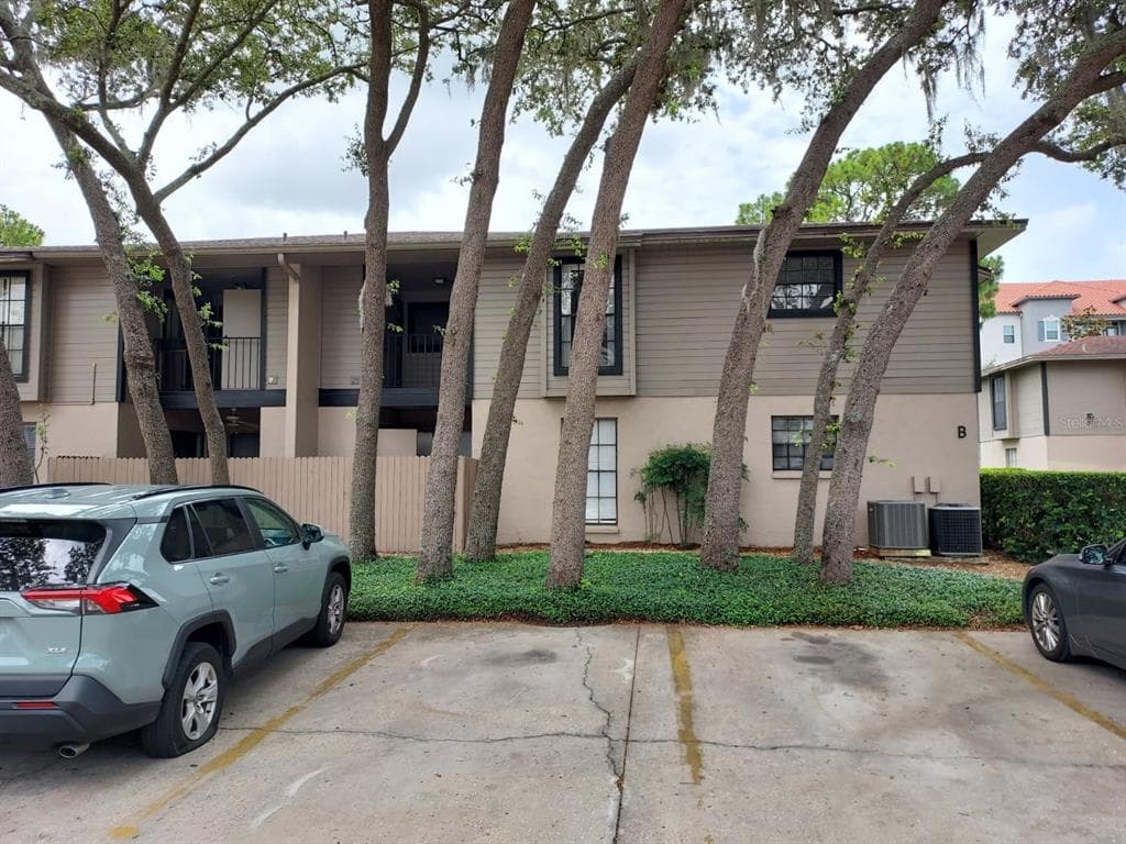 4111 ASHFORD GREEN PLACE UNIT B203 - 2bd/2ba - $139,000 - TAMPA, FL