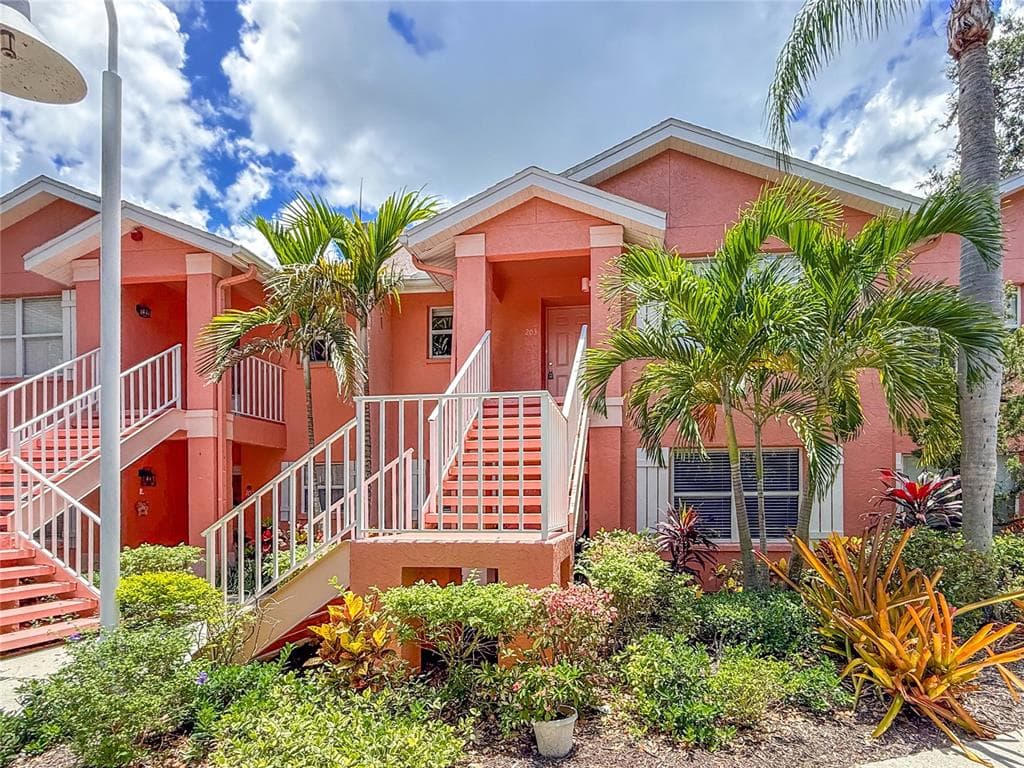5500 LONGWOOD RUN BOULEVARD UNIT 203 - 2bd/2ba - $209,000 - SARASOTA, FL
