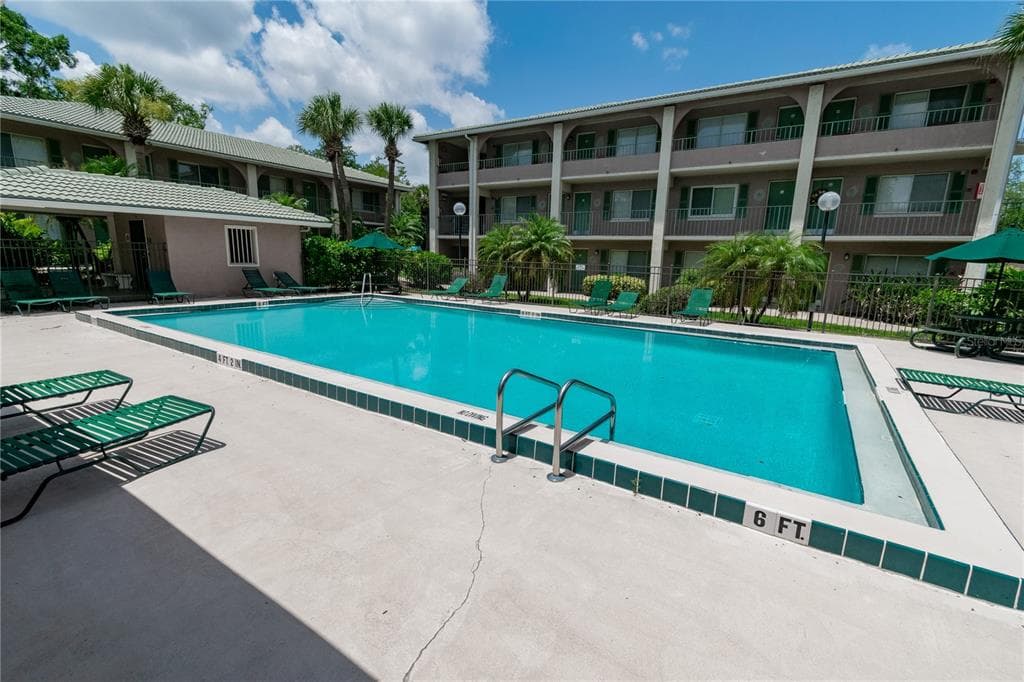 139 OYSTER BAY CIRCLE UNIT 200 - 2bd/2ba - $134,000 - ALTAMONTE SPRINGS, FL