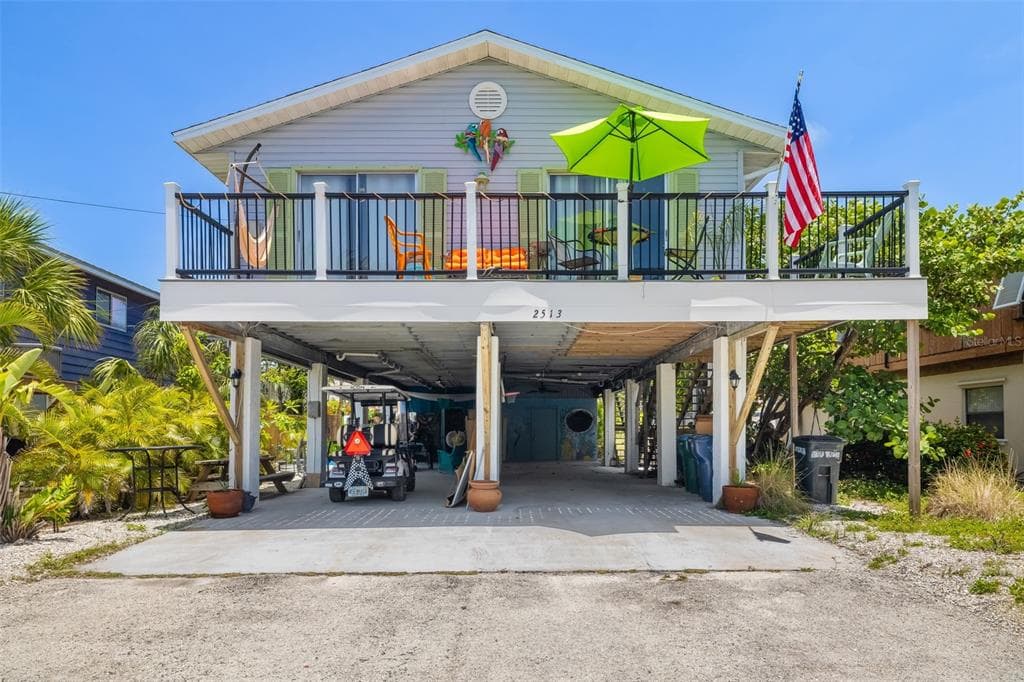 2513 AVENUE B UNIT B - 2bd/2ba - $700,000 - BRADENTON BEACH, FL
