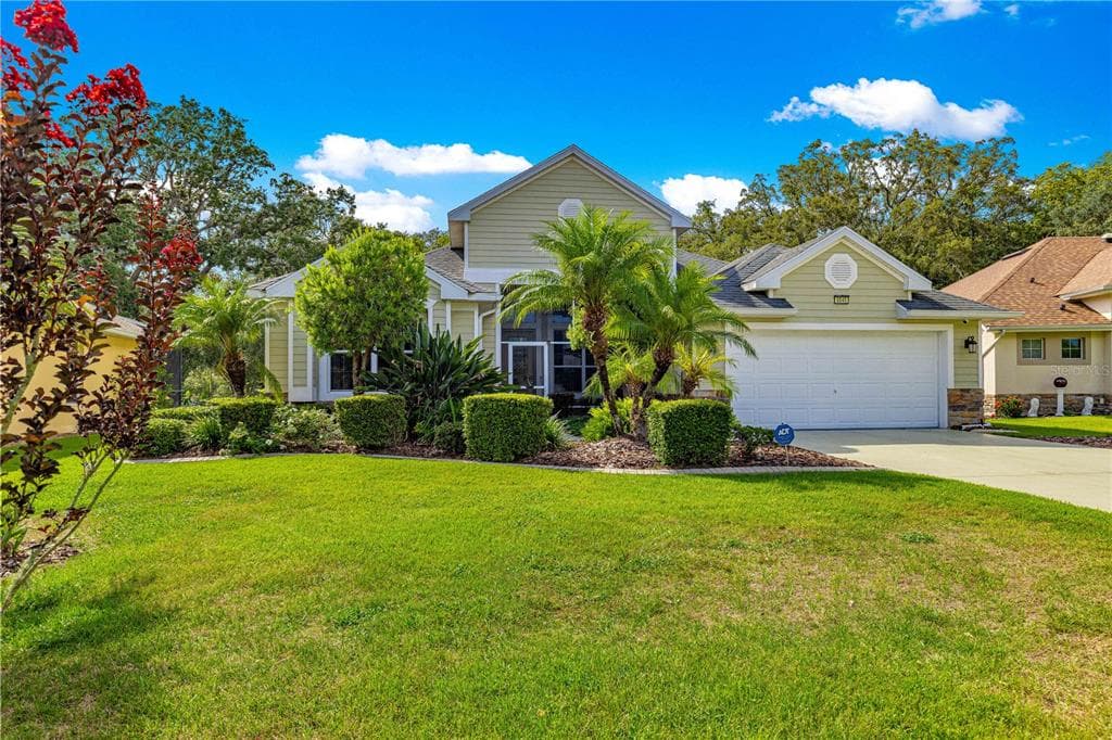8045 WATERBURY WAY - 3bd/2ba - $465,000 - MOUNT DORA, FL