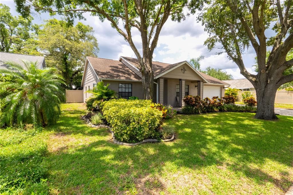 15028 REDCLIFF DRIVE - 3bd/2ba - $460,000 - TAMPA, FL