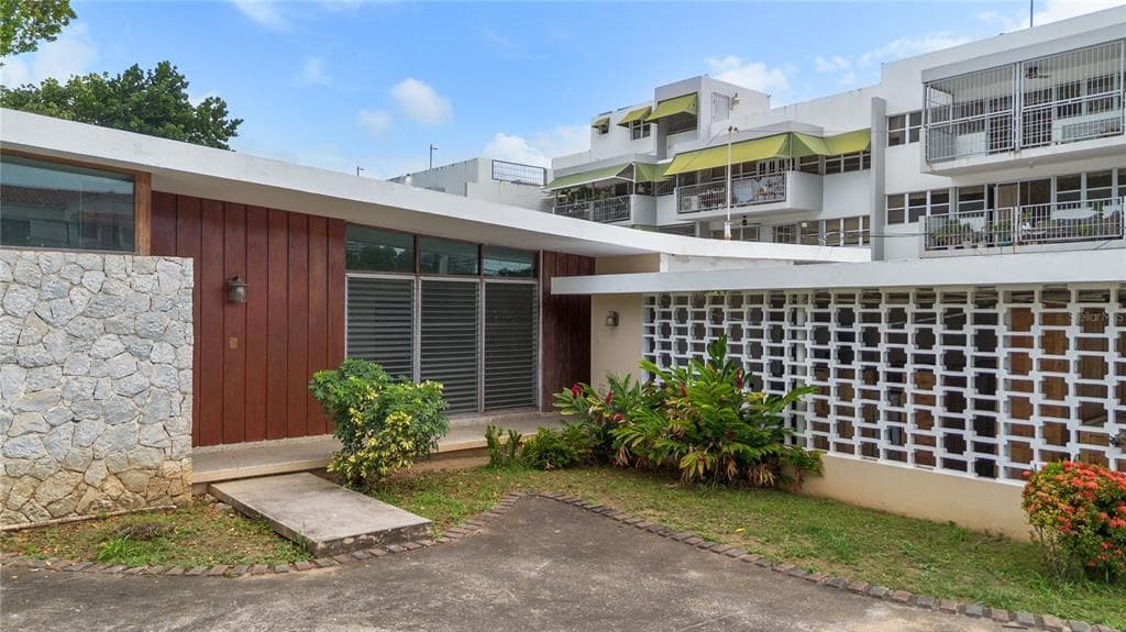 465 AVENIDA SAGRADO CORAZON