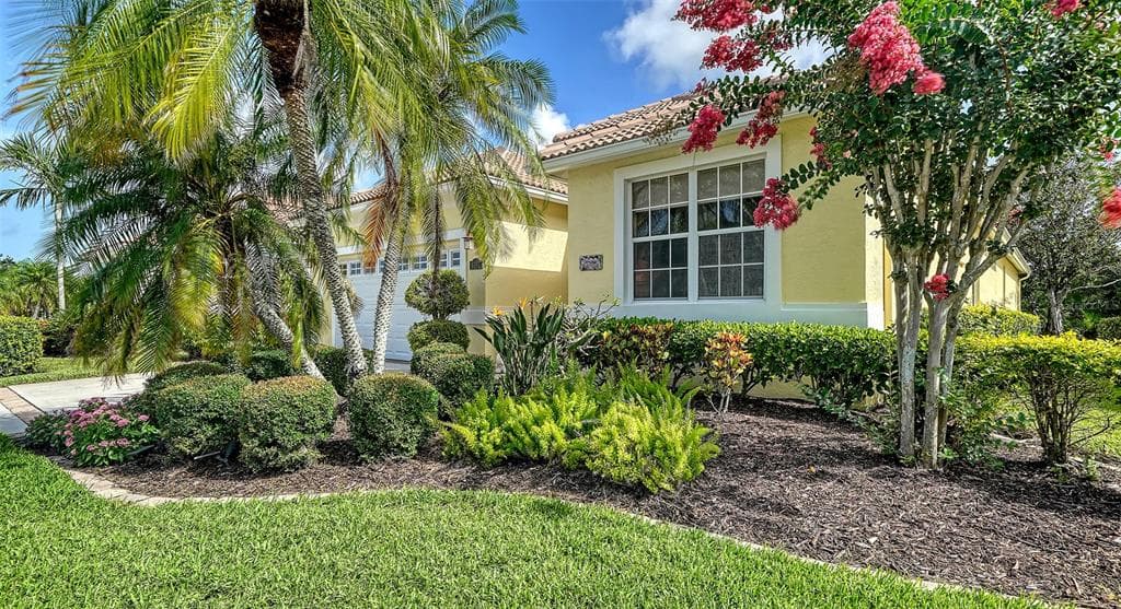 8183 NICE WAY - 3bd/2ba - $675,000 - SARASOTA, FL