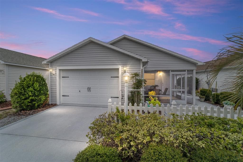 2237 JETTA WAY - 2bd/2ba - $265,000 - THE VILLAGES, FL