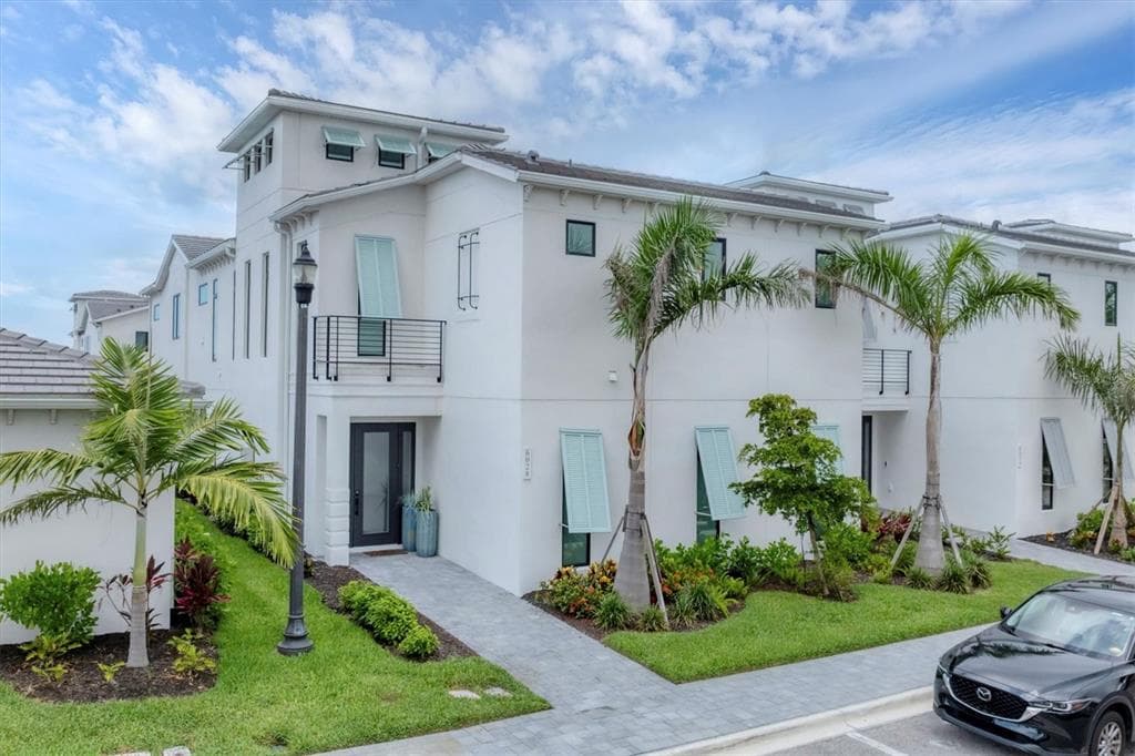 6028 RED MANGROVE LANE - 4bd/5ba - $1,590,000 - BRADENTON, FL