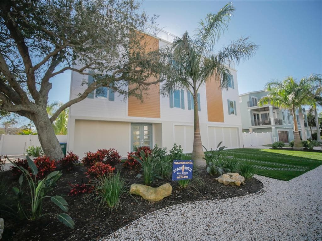 111 6TH STREET N - 8bd/7ba - $3,799,000 - BRADENTON BEACH, FL