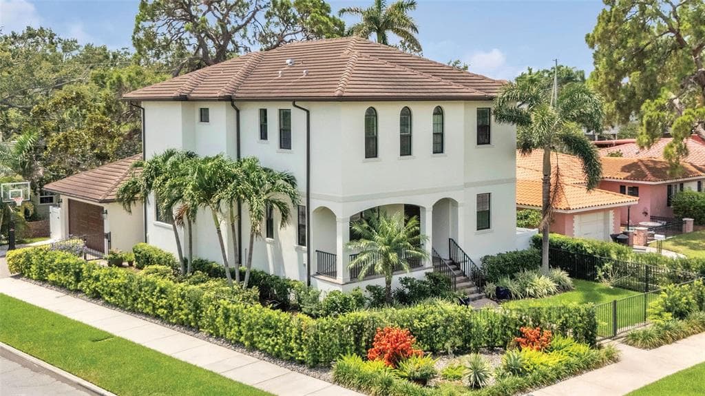 101 BANDERA WAY NE - 5bd/3ba - $1,699,000 - ST PETERSBURG, FL