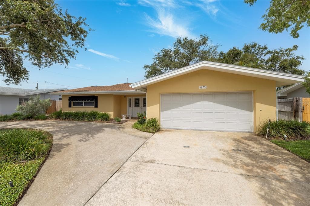 1370 HILL DRIVE - 3bd/3ba - $650,000 - LARGO, FL
