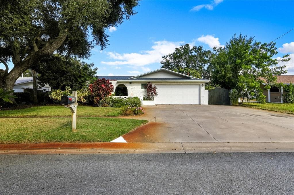 7699 92ND STREET - 4bd/2ba - $490,000 - SEMINOLE, FL