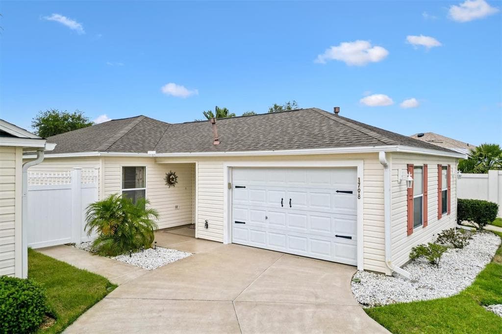 1798 LONGWOOD COURT - 2bd/2ba - $329,900 - THE VILLAGES, FL