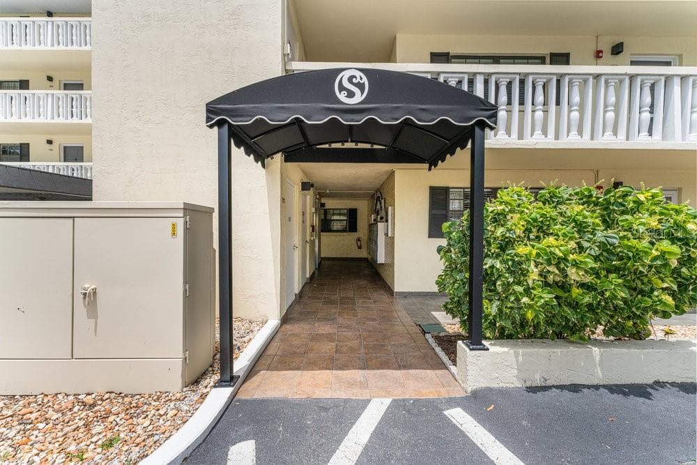101 N GRANDVIEW STREET UNIT 205 - 2bd/2ba - $289,000 - MOUNT DORA, FL