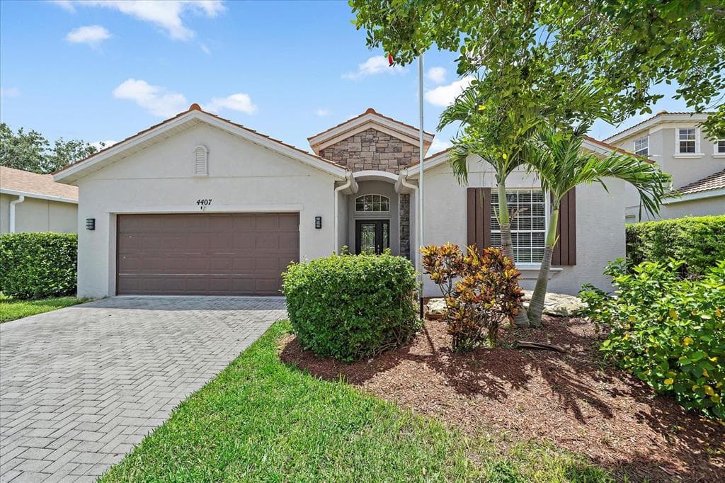 4407 67TH STREET E - 3bd/3ba - $549,000 - BRADENTON, FL