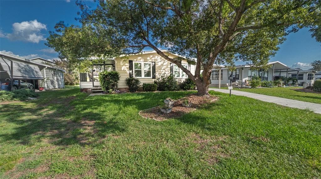 1725 HILTON HEAD BOULEVARD - 2bd/2ba - $174,000 - LADY LAKE, FL