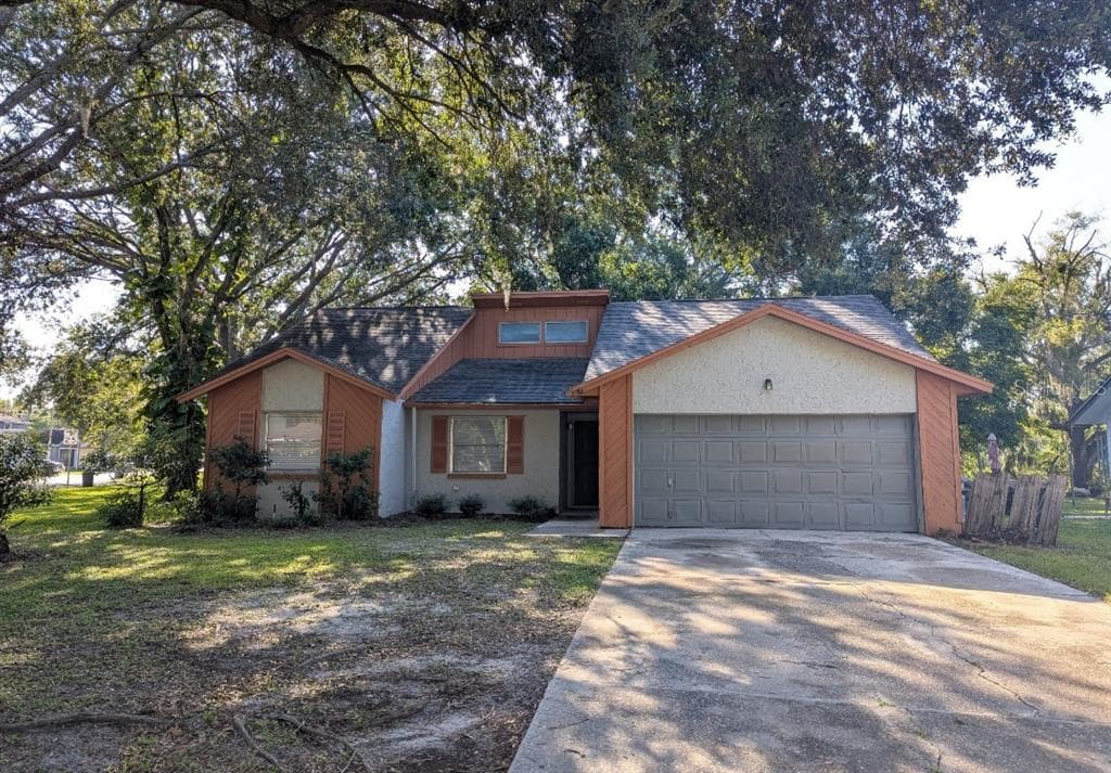 4720 WILDFLOWER DR DRIVE - 3bd/2ba - $280,000 - LAKELAND, FL